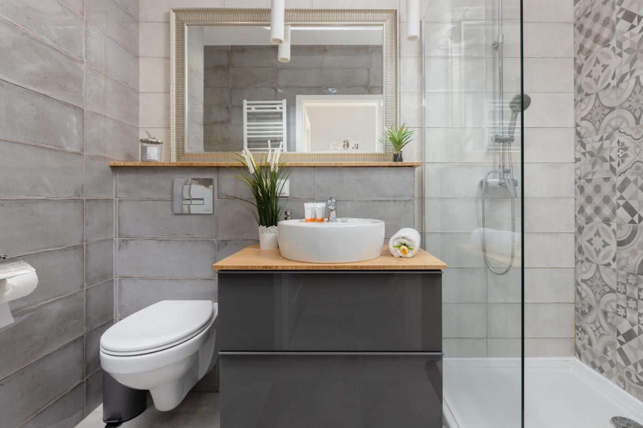 Warsaw Sokolowska One Bedroom Apartament By Noclegi Renters Kültér fotó